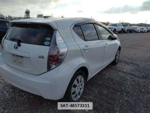 Toyota AQUA 2014-05 7962086-6