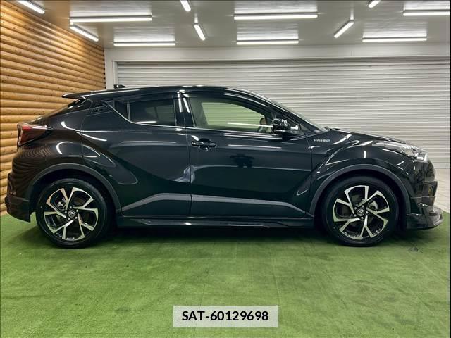 Toyota C-HR 2017-07 7959931-14