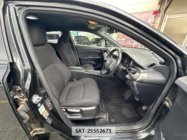 Toyota C-HR 2017-07 7960020-10