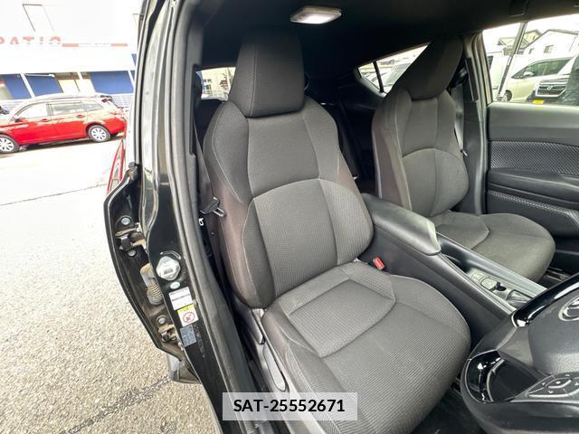 Toyota C-HR 2017-07 7960020-11