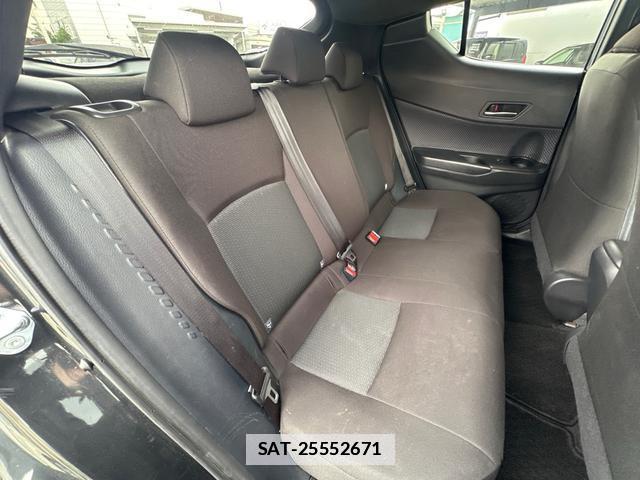 Toyota C-HR 2017-07 7960020-14