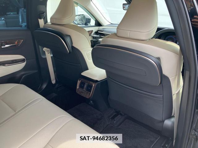 Toyota Crown Crossover 2023-09 7959647-11