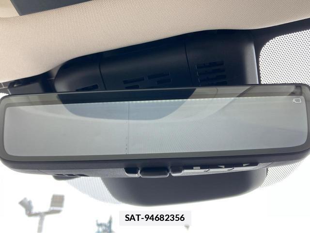 Toyota Crown Crossover 2023-09 7959647-3