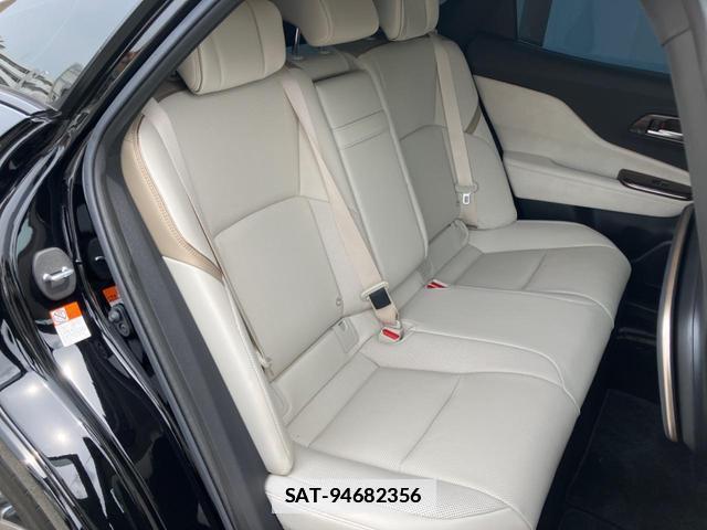 Toyota Crown Crossover 2023-09 7959647-8