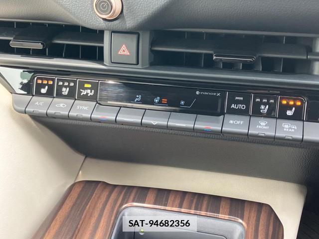 Toyota Crown Crossover 2023-09 7959647-9