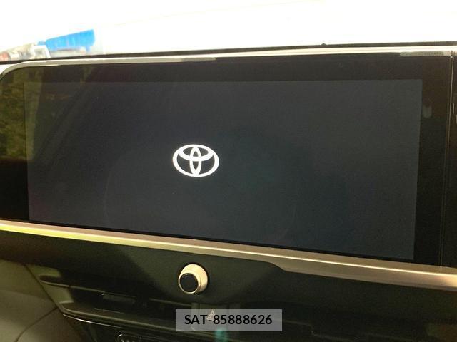Toyota Crown Crossover 2022-10 7959789-3