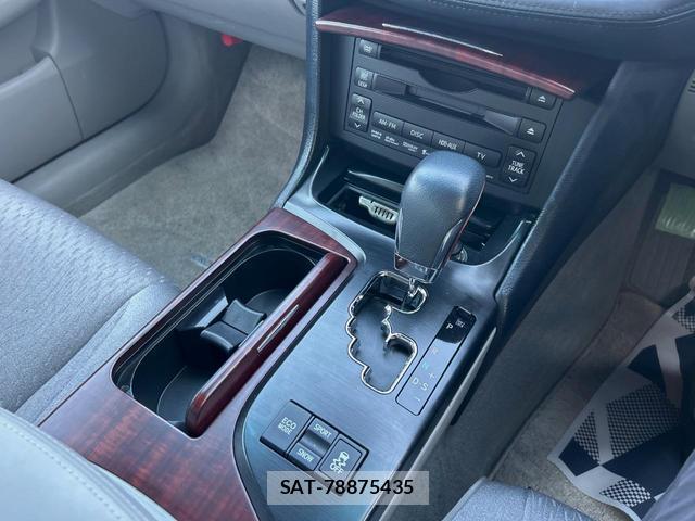Toyota CROWN 2009-07 7959701-19