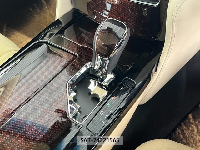 Toyota CROWN 2017-03 7959985-17