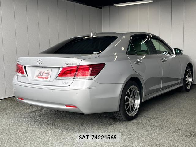 Toyota CROWN 2017-03 7959985-2