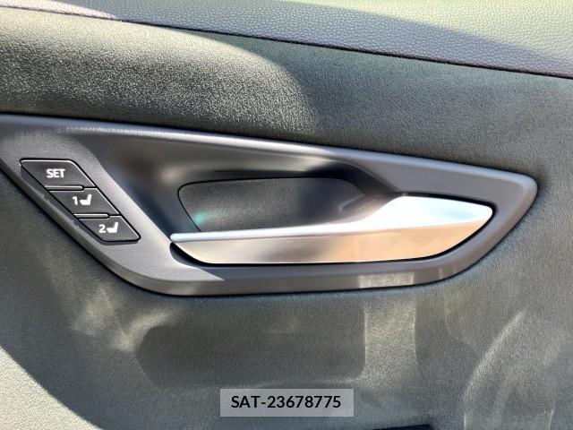 Toyota CROWN 2019-04 7960560-17