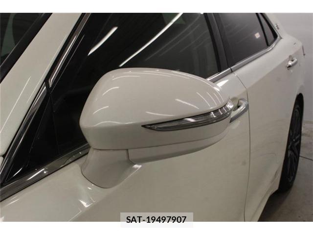 Toyota CROWN 2015-09 7962349-16