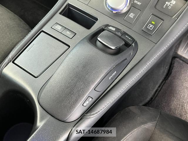 Lexus CT 2011-06 7959989-16