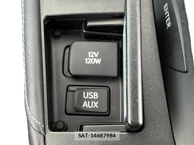 Lexus CT 2011-06 7959989-18