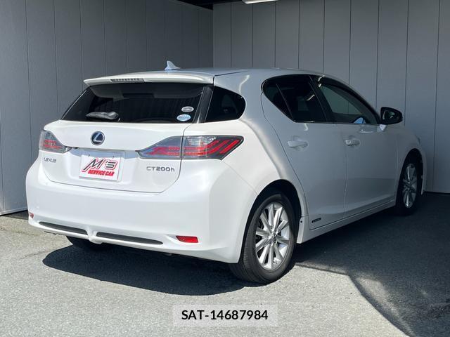 Lexus CT 2011-06 7959989-2