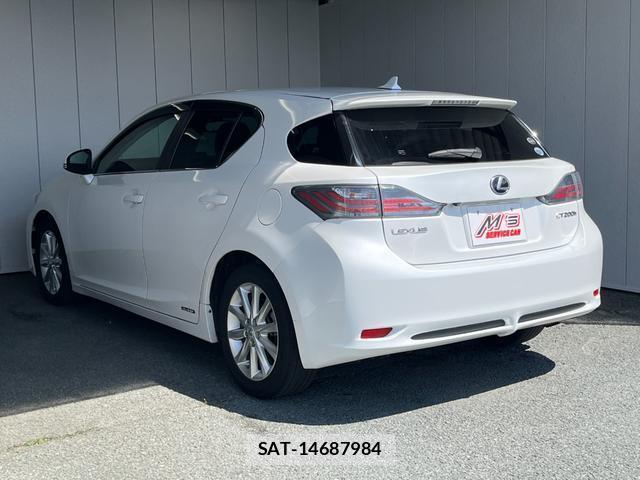 Lexus CT 2011-06 7959989-3