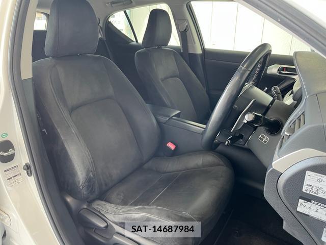 Lexus CT 2011-06 7959989-6