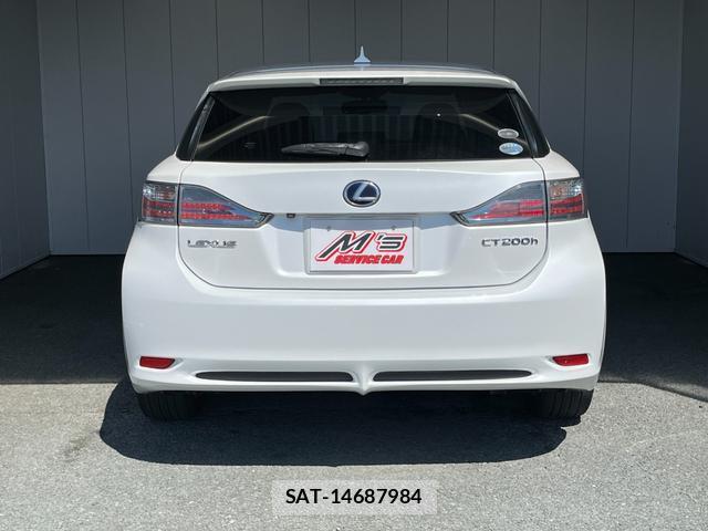 Lexus CT 2011-06 7959989-9