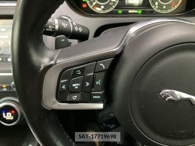 Jaguar E-PACE 2019-01 7959834-11