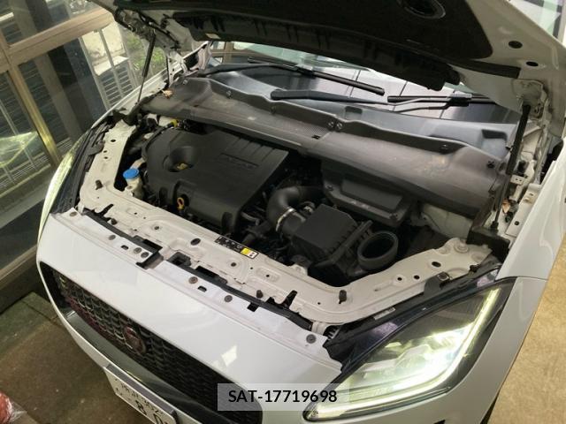 Jaguar E-PACE 2019-01 7959834-17