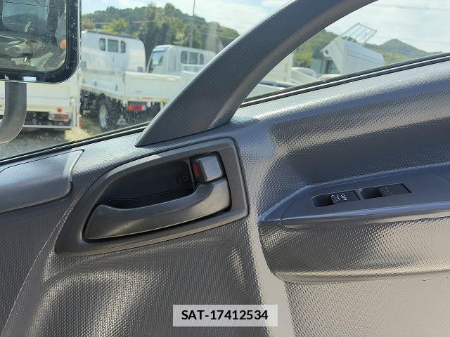 Isuzu ELF TRUCK 2017-03 7961796-16