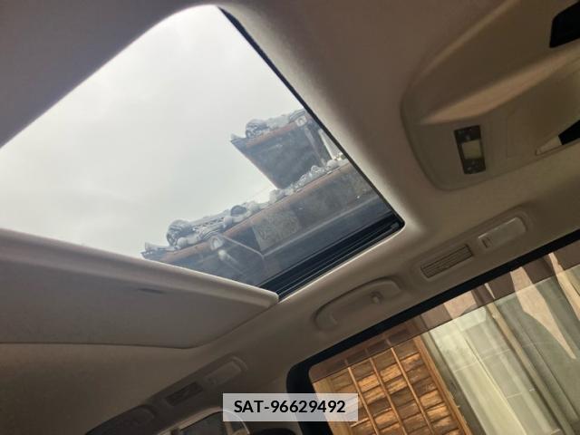 Nissan ELGRAND 2012-01 7959759-10