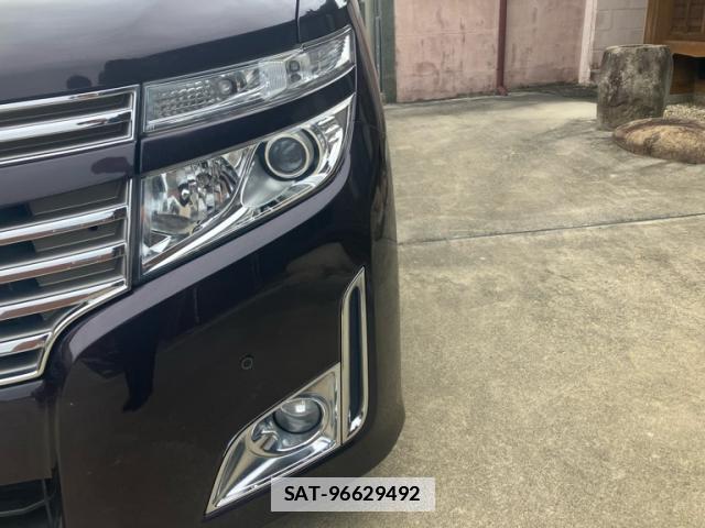 Nissan ELGRAND 2012-01 7959759-12