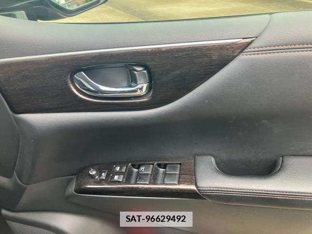 Nissan ELGRAND 2012-01 7959759-14