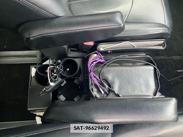 Nissan ELGRAND 2012-01 7959759-17