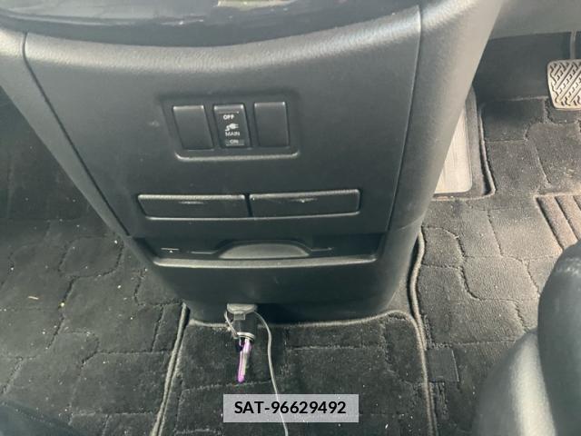 Nissan ELGRAND 2012-01 7959759-18