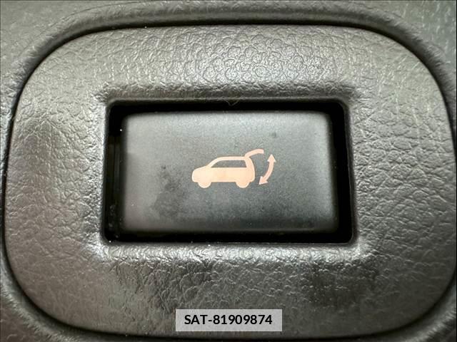 Nissan ELGRAND 2014-01 7959932-10