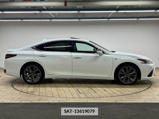 Lexus ES 2019-01 7960059-17