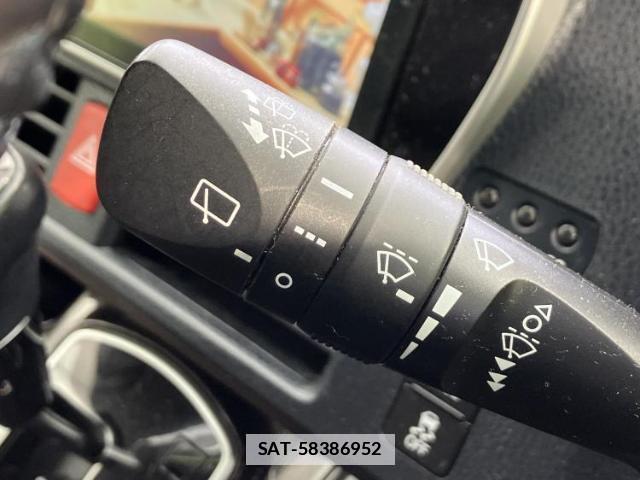 Toyota ESQUIRE 2017-07 7963028-17