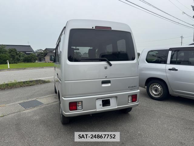 Suzuki EVERY 2013-02 7960927-7
