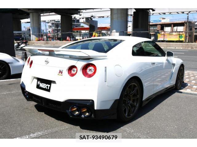 Nissan GT-R 2024-02 7960128-1