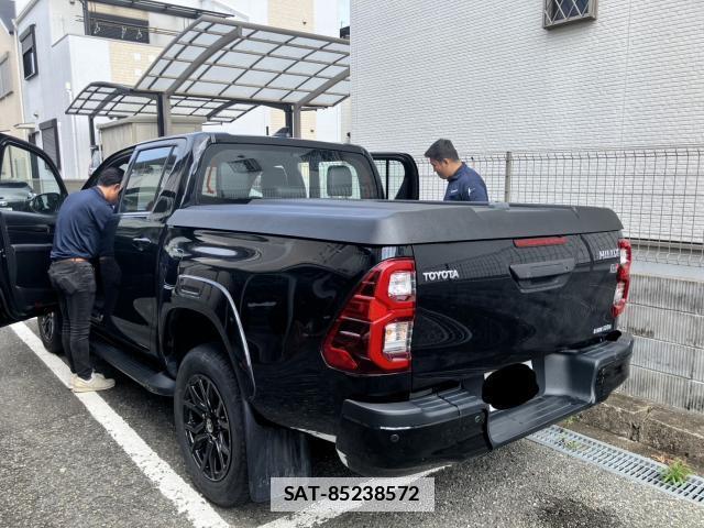 Toyota HILUX 2023-04 7960470-1