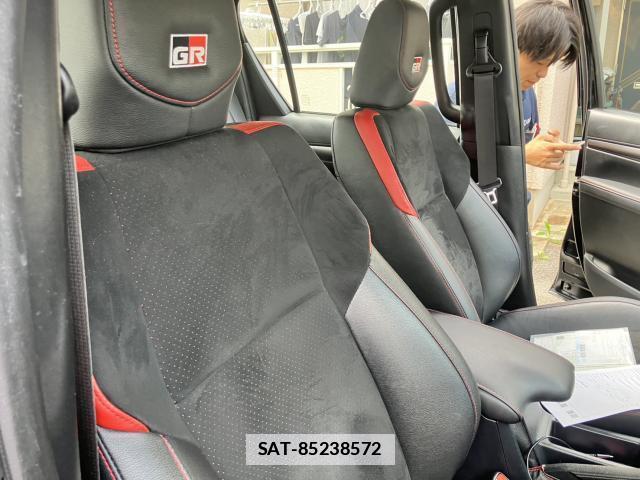 Toyota HILUX 2023-04 7960470-2