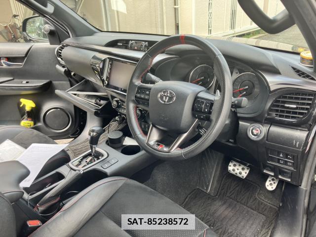 Toyota HILUX 2023-04 7960470-3