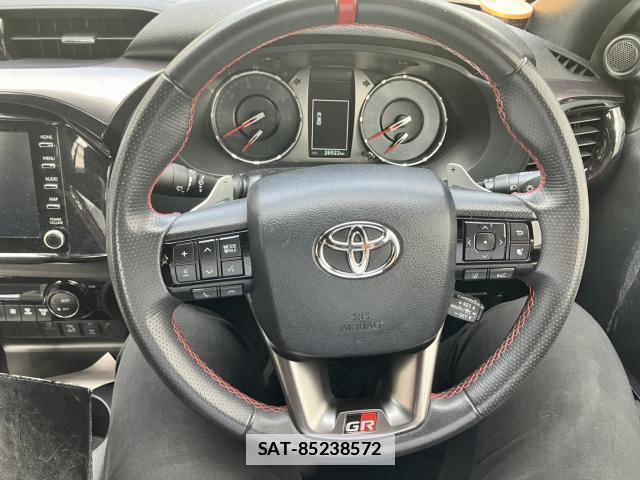 Toyota HILUX 2023-04 7960470-4