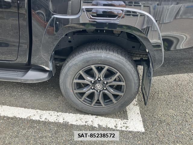 Toyota HILUX 2023-04 7960470-7