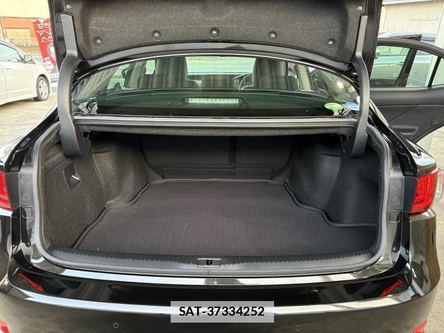 Lexus IS 2013-10 7959691-13
