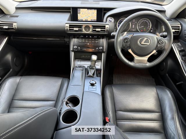 Lexus IS 2013-10 7959691-17