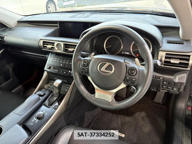 Lexus IS 2013-10 7959691-18
