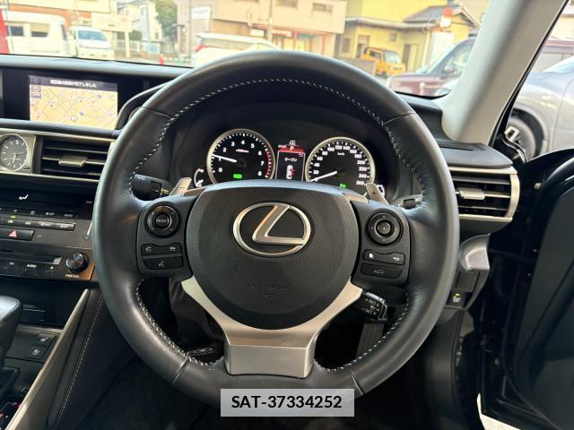 Lexus IS 2013-10 7959691-7