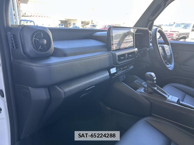 Toyota Land Cruiser FJ 2026-06 7962400-10