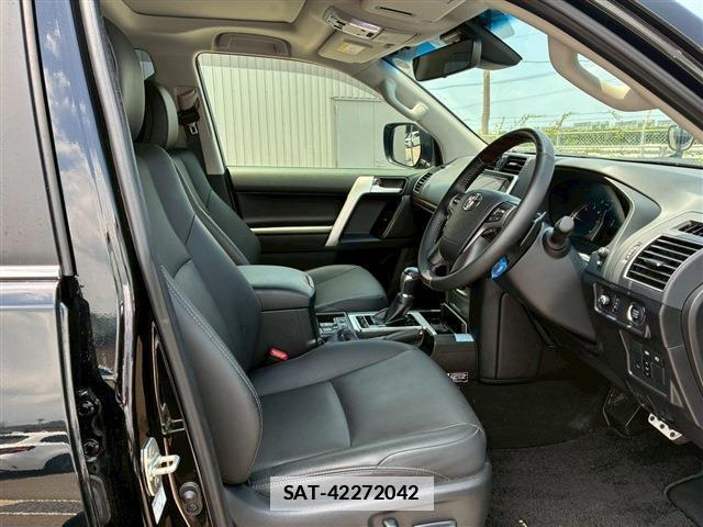 Toyota LAND CRUISER PRADO 2023-06 7959379-12