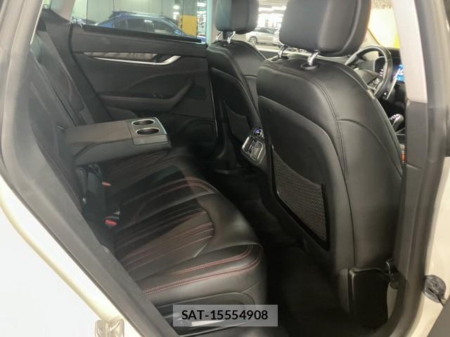 Maserati LEVANTE 2018-06 7961177-2