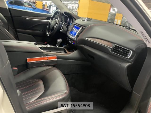 Maserati LEVANTE 2018-06 7961177-6