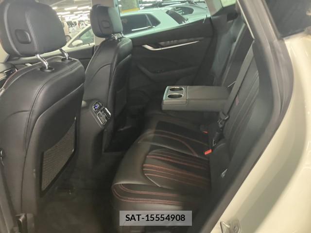Maserati LEVANTE 2018-06 7961177-8