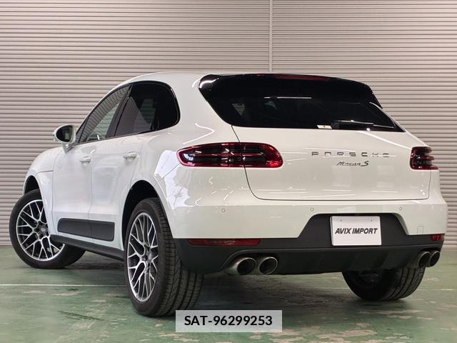 Porsche MACAN 2017-03 7962732-7