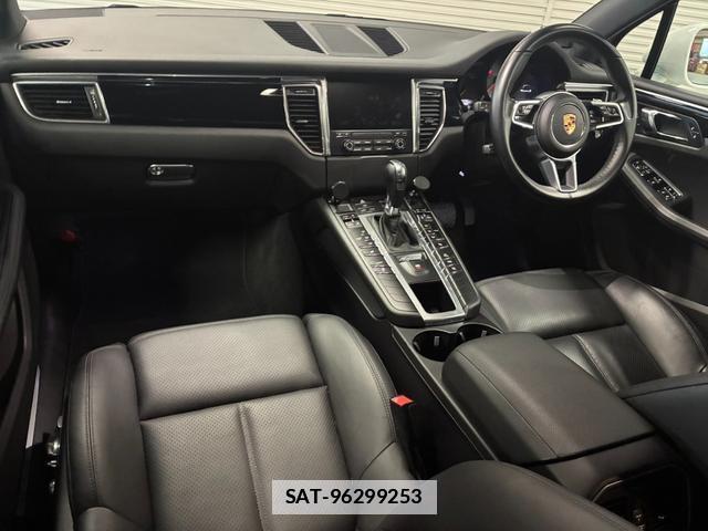 Porsche MACAN 2017-03 7962732-8
